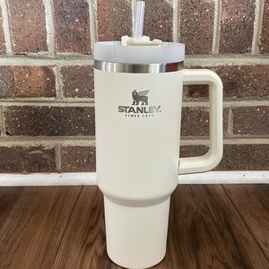 Cream Stanley 40oz Quencher